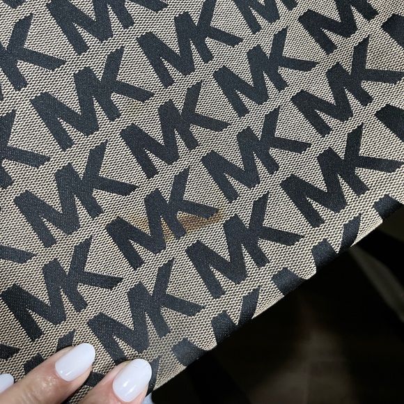 Michael Kors MK Tote - Picture 6 of 6
